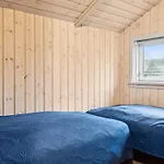 Arent - 1-1km From The Sea By Interhome