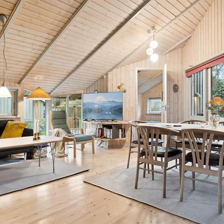 Arent - 1-1km From The Sea By Interhome