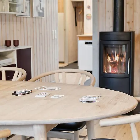 Arent - 1-1km From The Sea By Interhome