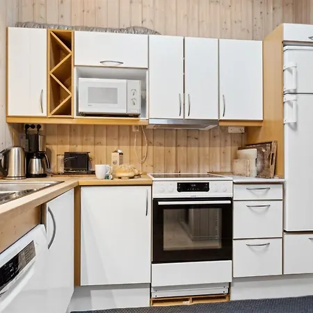 Arent - 1-1km From The Sea By Interhome *