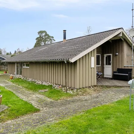 Arent - 1-1km From The Sea By Interhome *