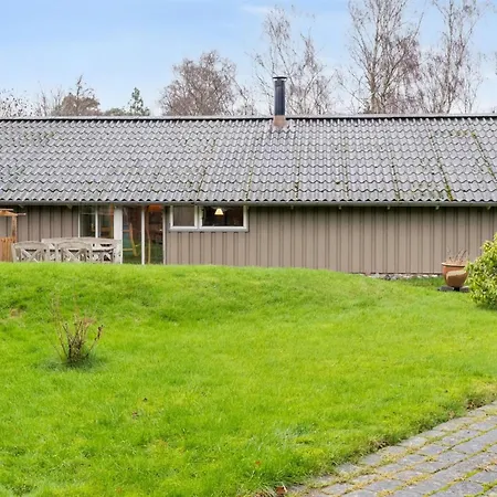 Arent - 1-1km From The Sea By Interhome