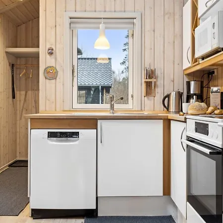 Arent - 1-1km From The Sea By Interhome