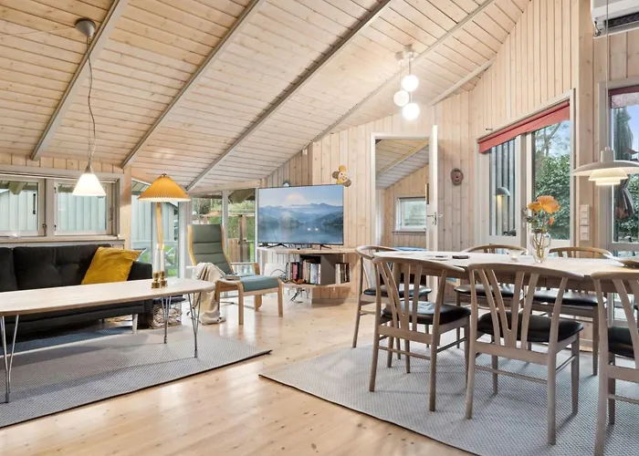 Arent - 1-1km From The Sea By Interhome