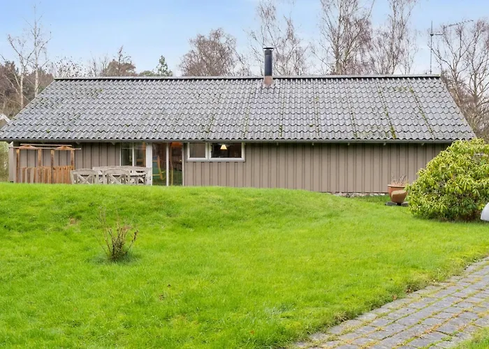 Arent - 1-1km From The Sea By Interhome